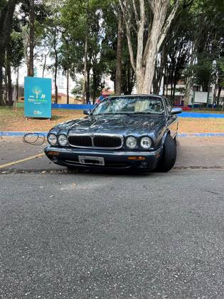 JAGUAR XJ8 4.0 EXECUTIVE V8 32V GASOLINA 4P AUTOMÁTICO